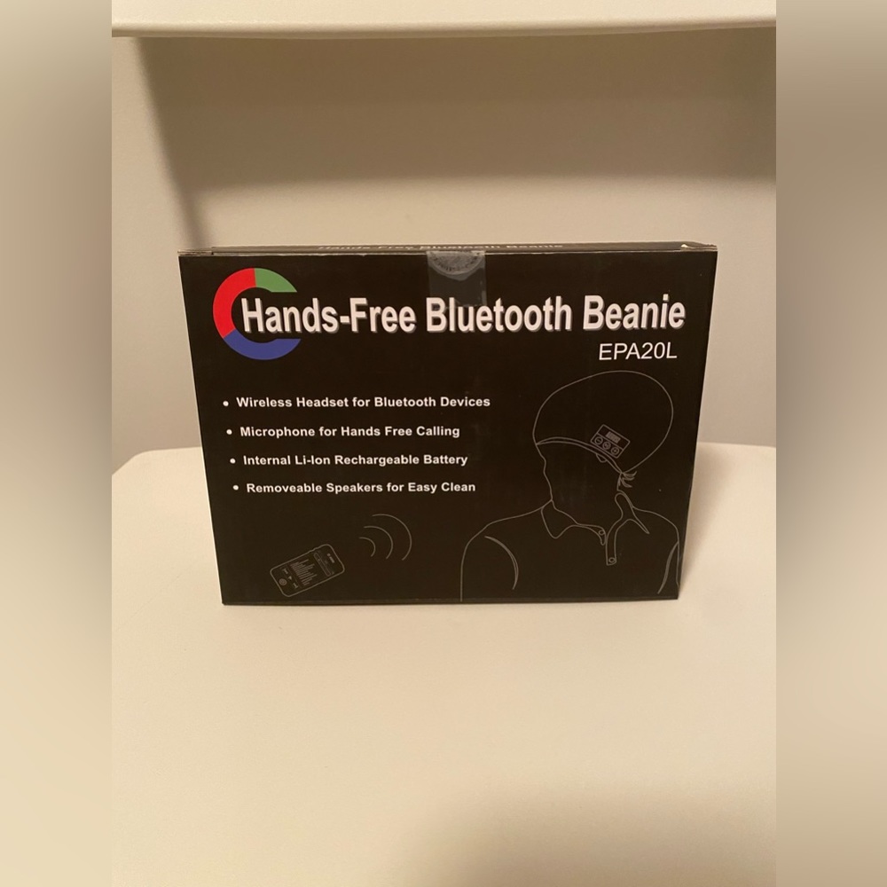 August Hands-Free Bluetooth Beanie